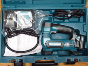 Makita マキタ 充電式 空気入れ MP100D 充電器 バッテリーセット DC10SA BL1015 工具 エアー バイク 自転車 車 空気圧