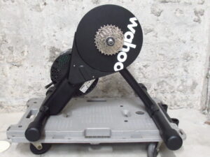 2個口発送 通電のみ確認 現状品 Wahoo ワフー KICKR CORE キッカーコア WF123 スマートバイクトレーナー トレーニング機器