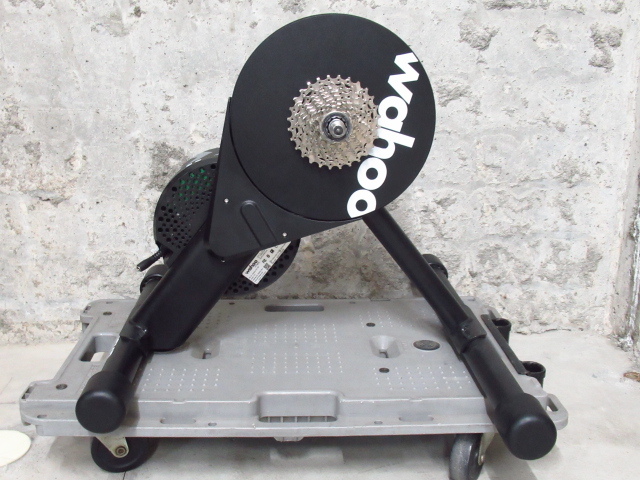 2個口発送 通電のみ確認 現状品 Wahoo ワフー KICKR CORE キッカーコア WF123 スマートバイクトレーナー トレーニング機器 Thumbnail